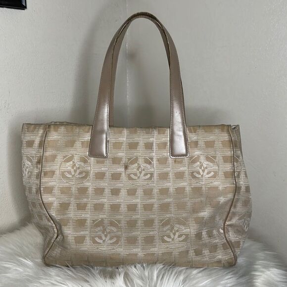 💯Authentic Chanel Tote Bag🍀
